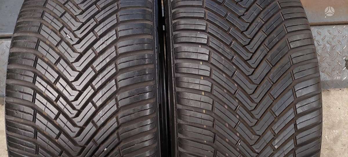 Continental, всесезонные 235/45 R19
