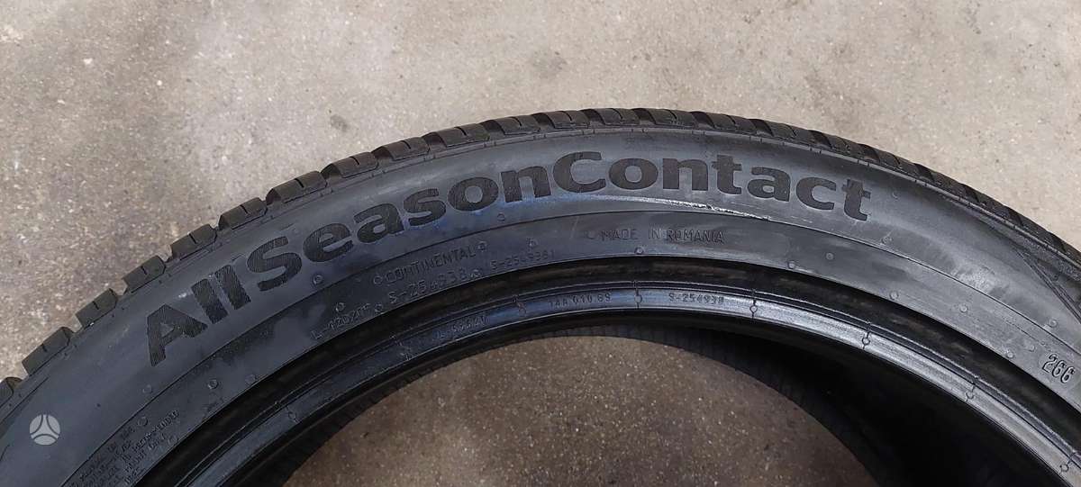 Continental, всесезонные 235/45 R19