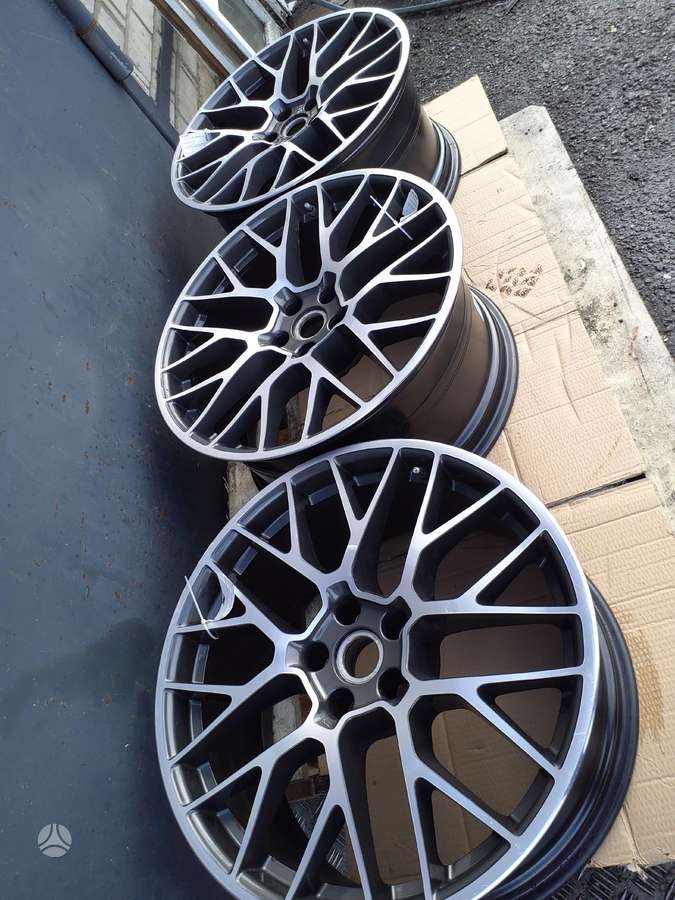 Porsche MACAN, light alloy, R20