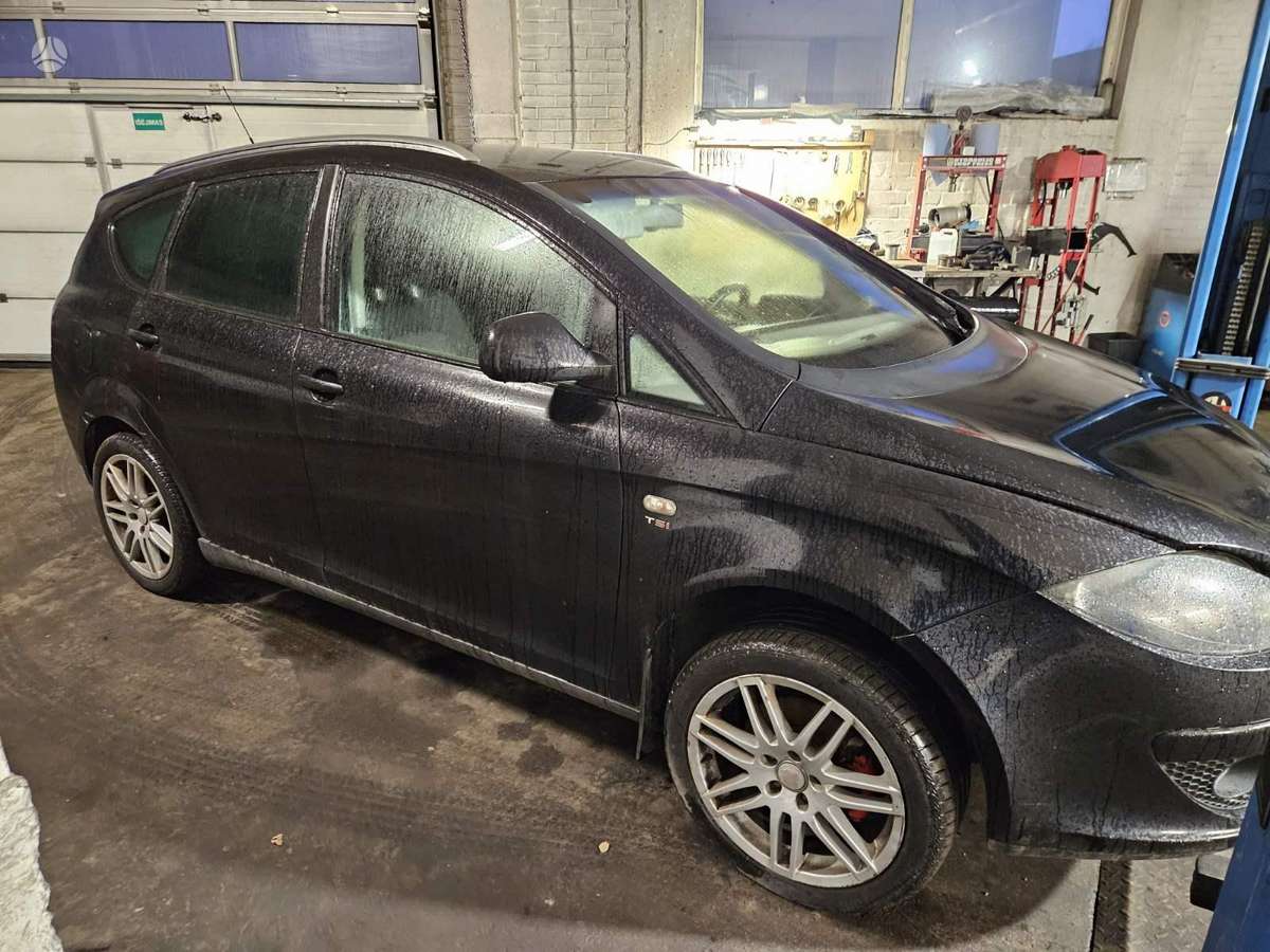 Seat Altea XL Variklis ardomas dalimis
