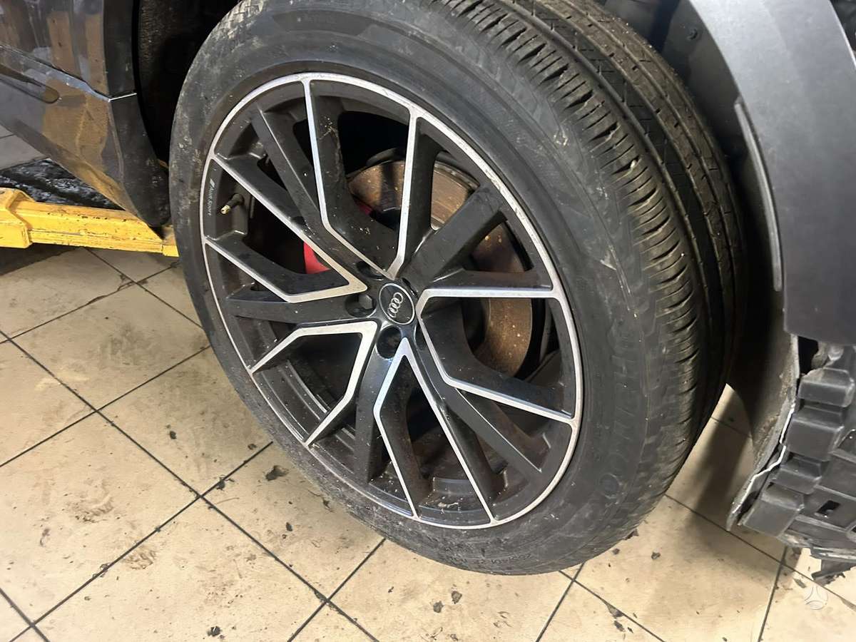 Audi Q8 dalimis