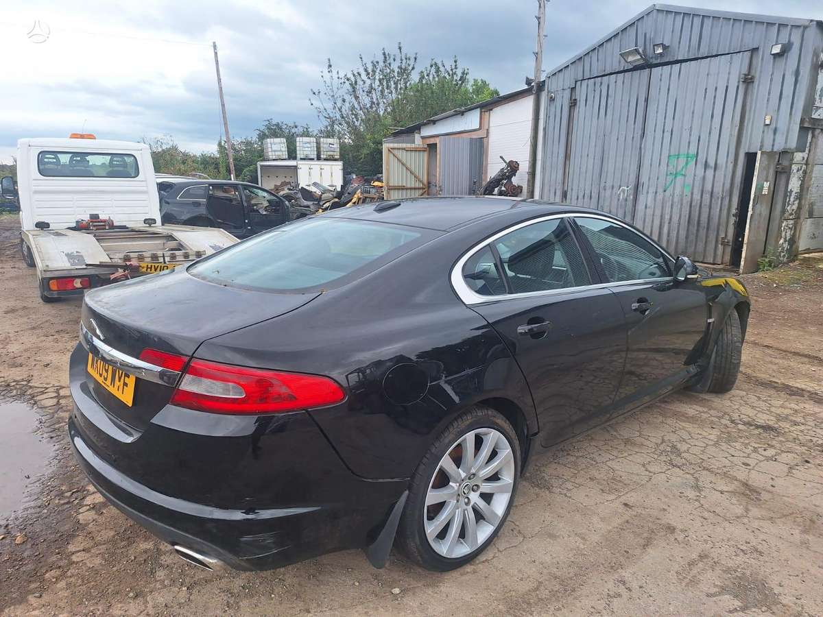 Jaguar XF variklio detalės