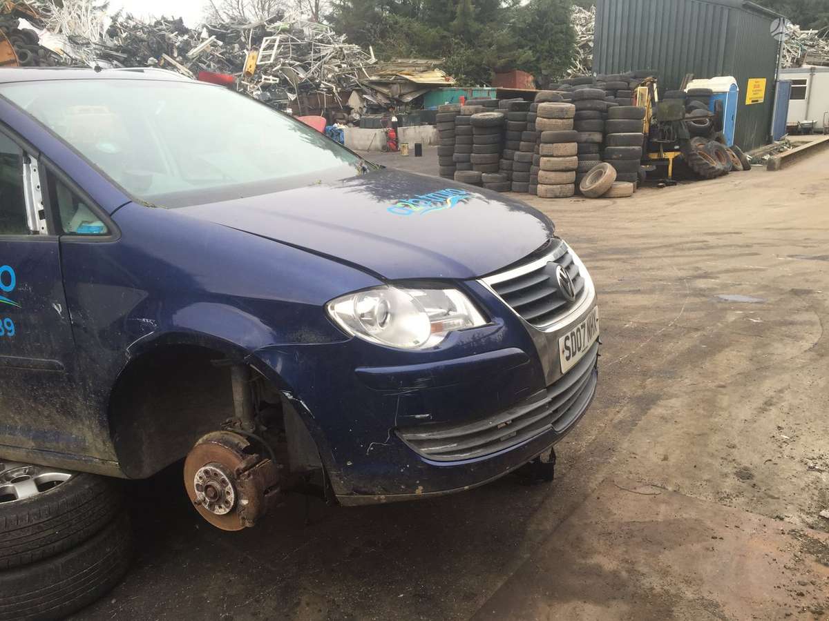 Volkswagen Touran по частям