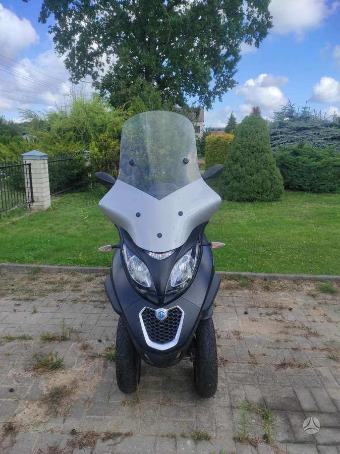 Piaggio MP3, scooters / mopeds