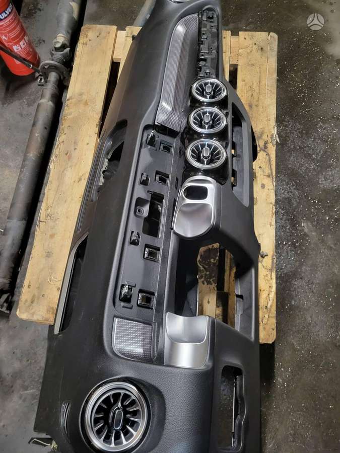 Mercedes-Benz EQB panelė