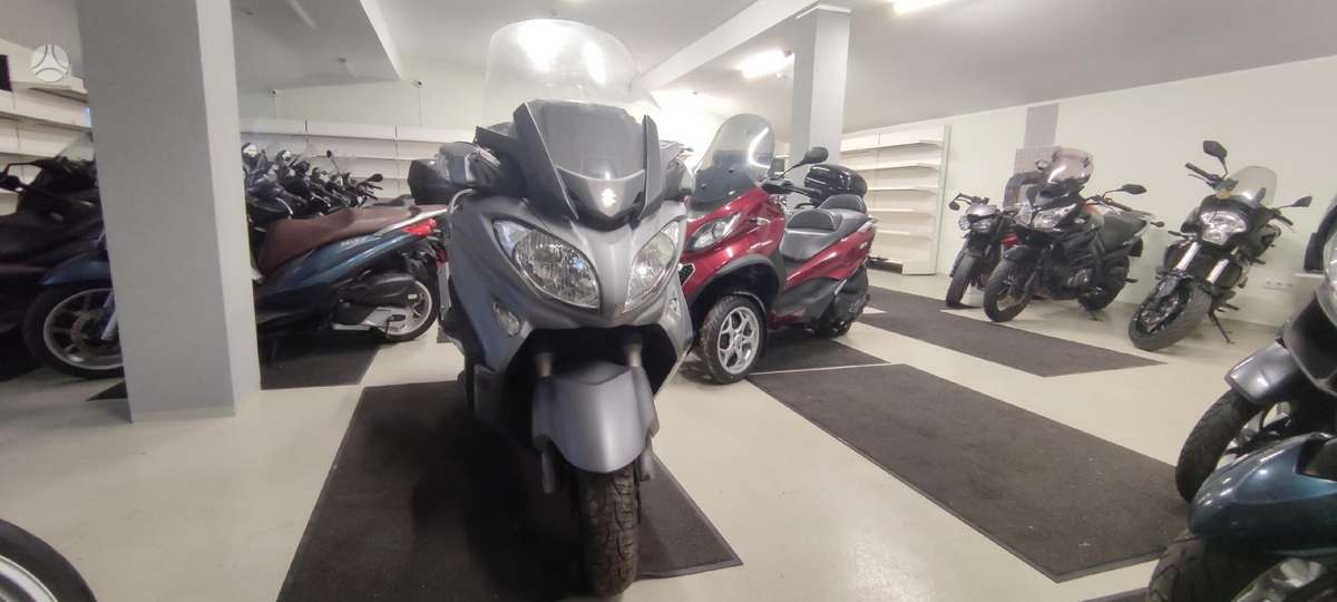 Suzuki Burgman 650cc, scooters / mopeds