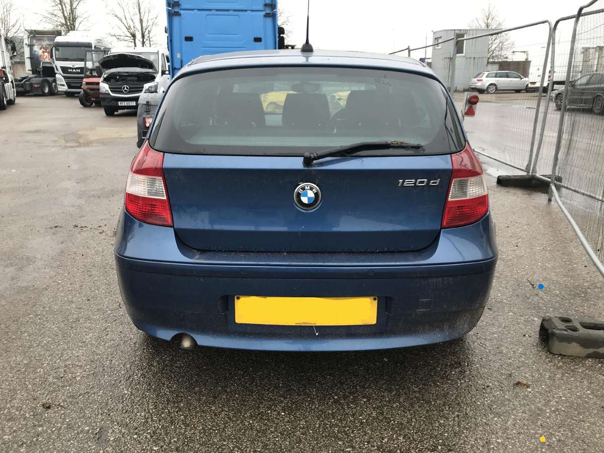 BMW 120 dalimis