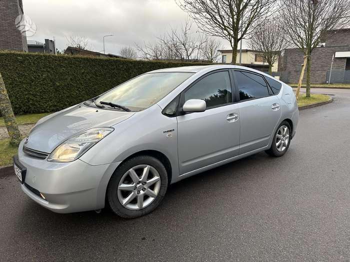 Toyota Prius по частям