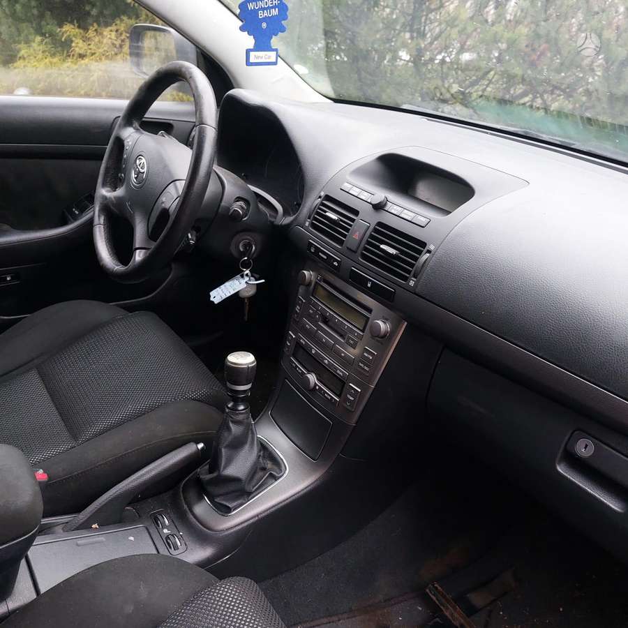 Toyota Avensis for parts