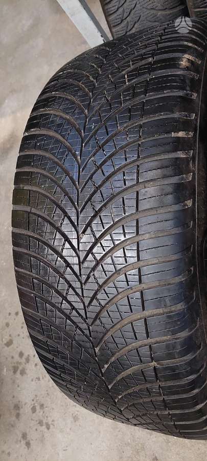 Goodyear, all-season 275/45 R20