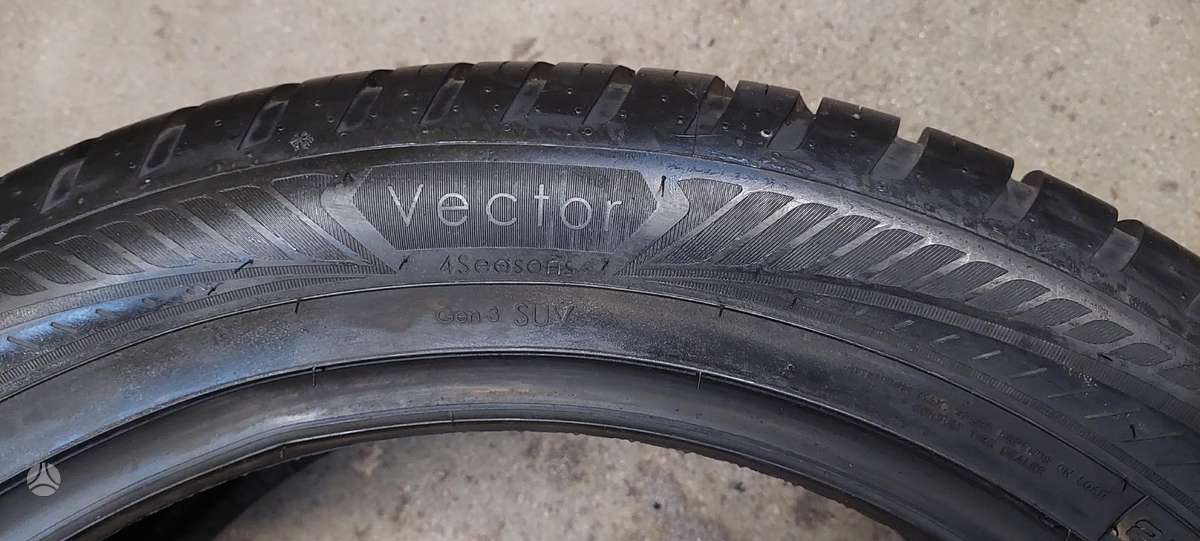 Goodyear, all-season 275/45 R20
