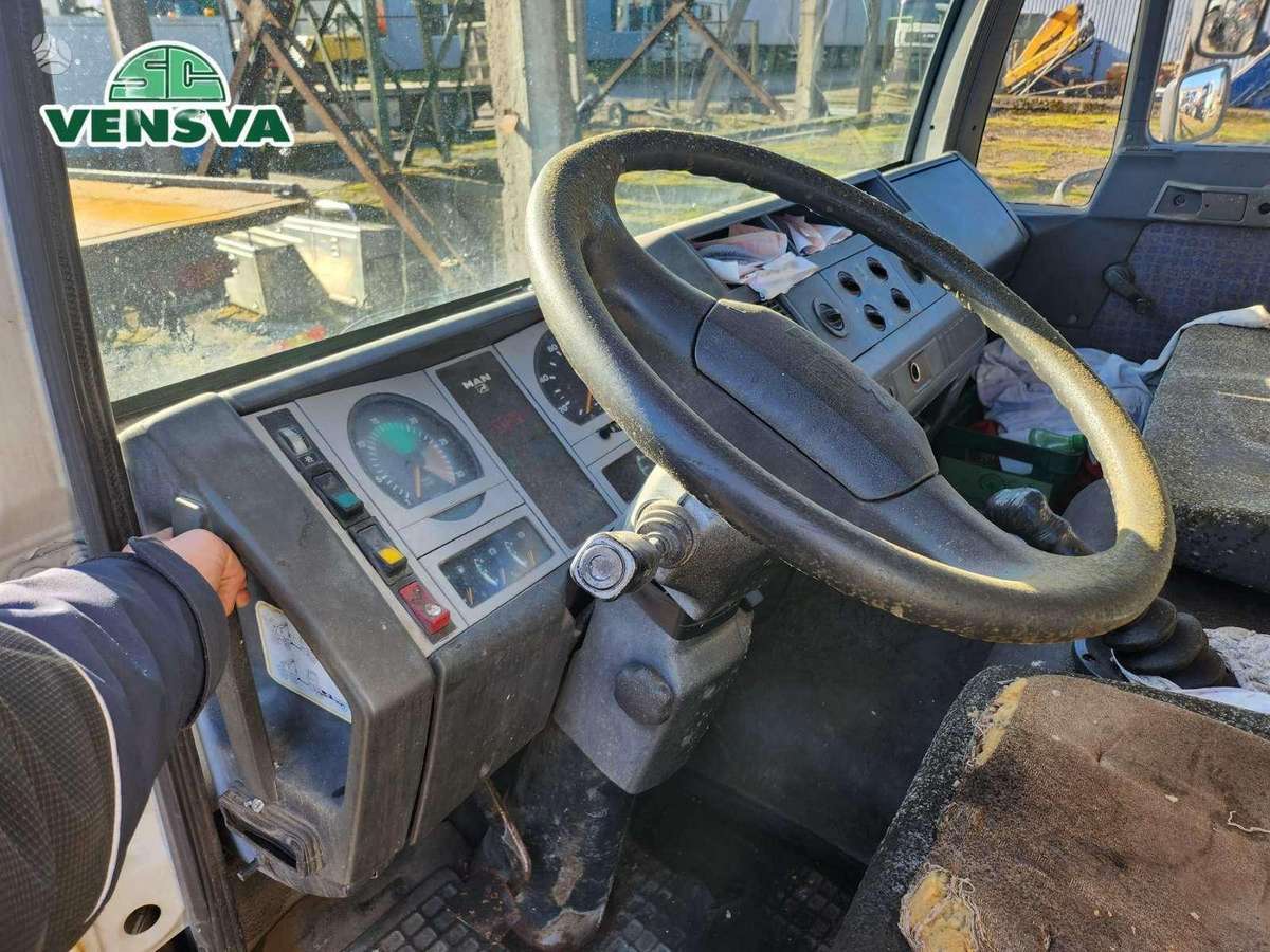 MAN LE 160 C, box trucks / box vans