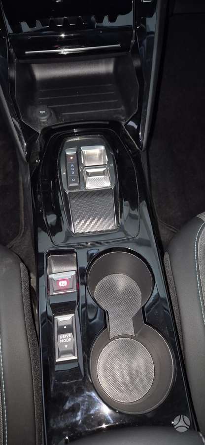 Peugeot 208 - 10