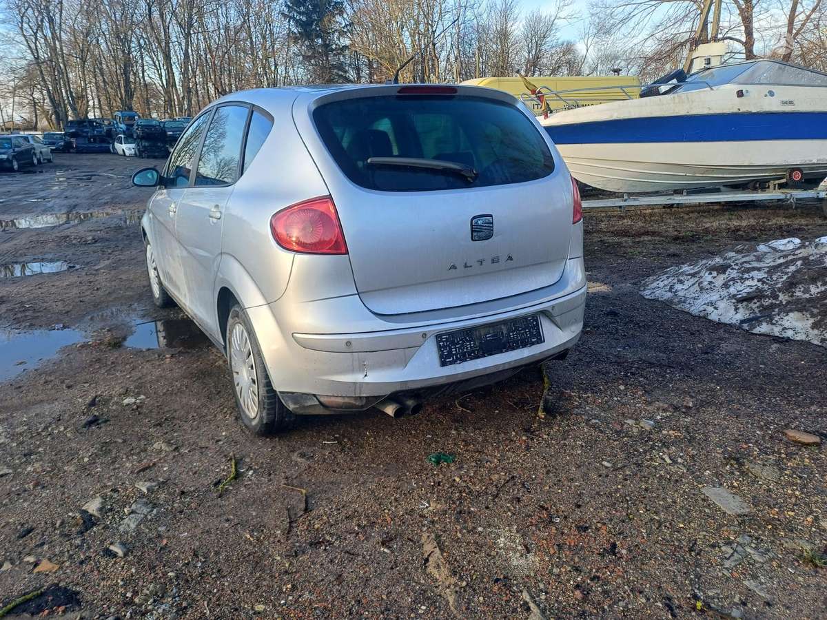 Seat Altea dalimis