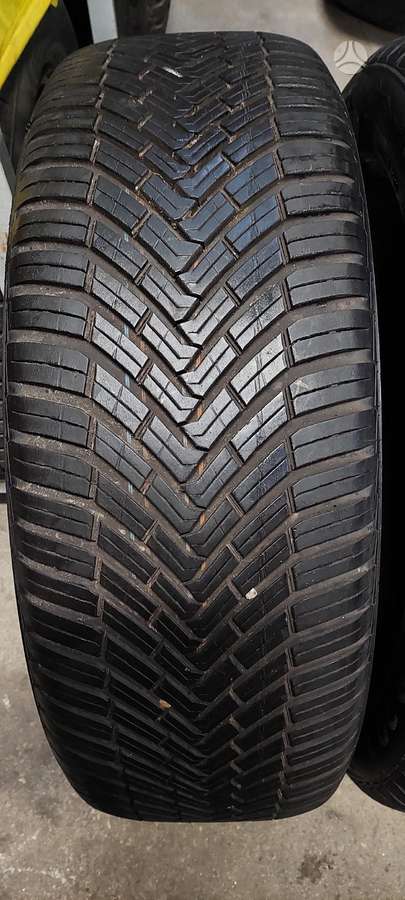 Continental, всесезонные 235/50 R20