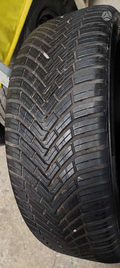 Continental, всесезонные 235/50 R20