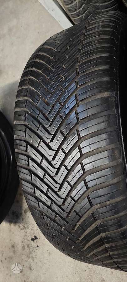 Continental, всесезонные 225/55 R16