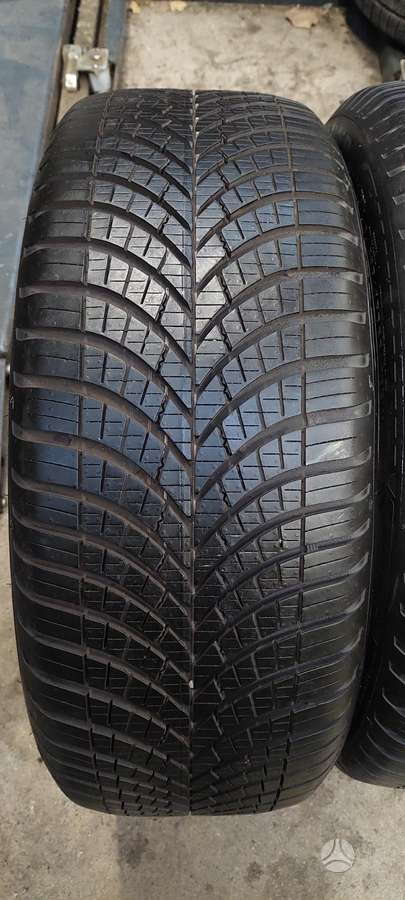 Goodyear, всесезонные 235/45 R20