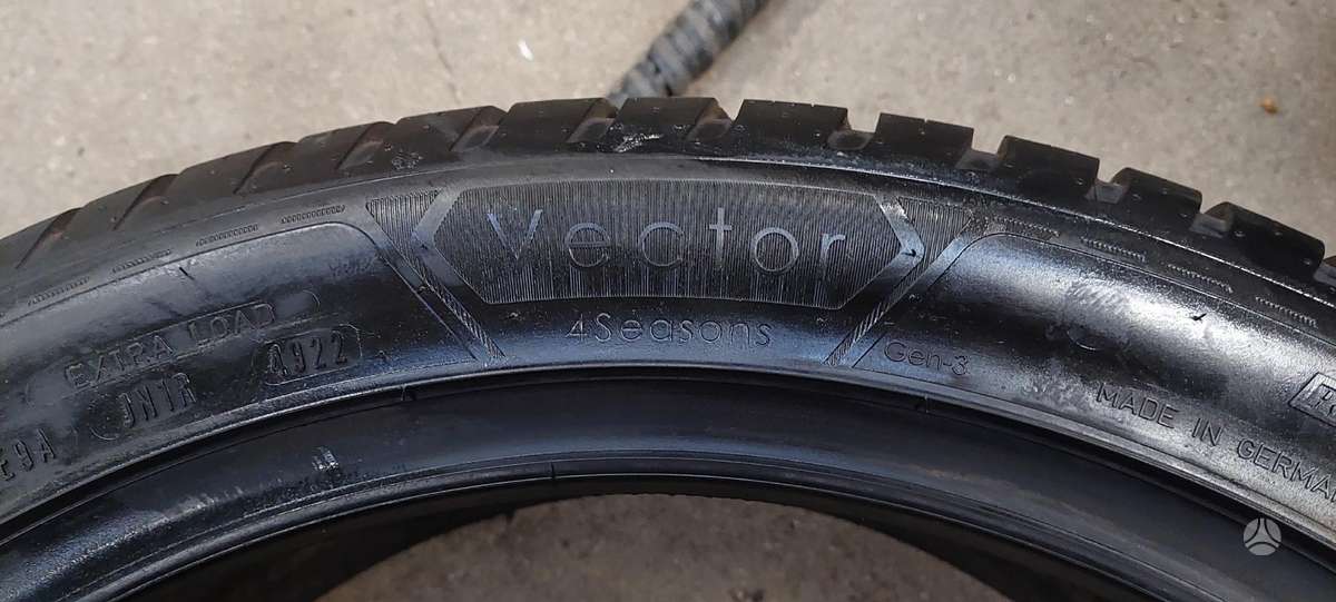 Goodyear, всесезонные 235/45 R20