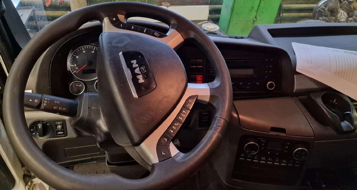 MAN TGX 18.480 retarder, single sleeper