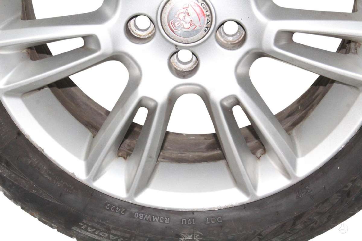Jaguar XE, lengvojo lydinio, R17