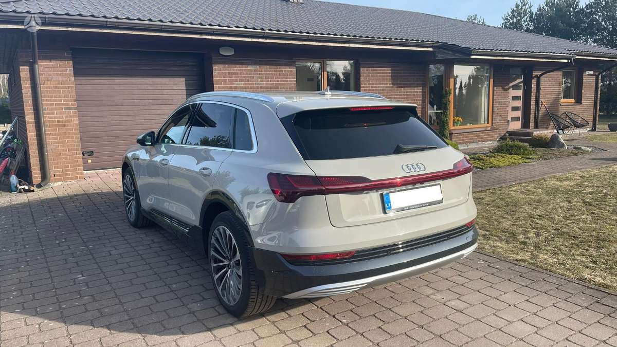 Audi e-tron, 95 kWh, off-road / crossover