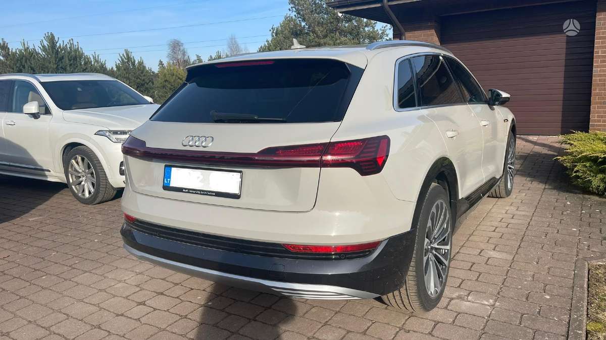Audi e-tron, 95 kWh, off-road / crossover