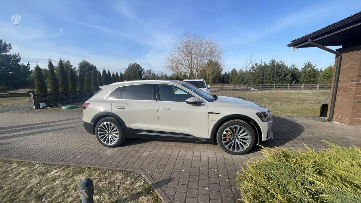 Audi e-tron, 95 kWh, off-road / crossover