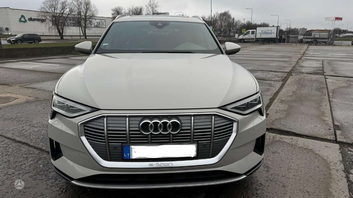 Audi e-tron, 95 kWh, off-road / crossover