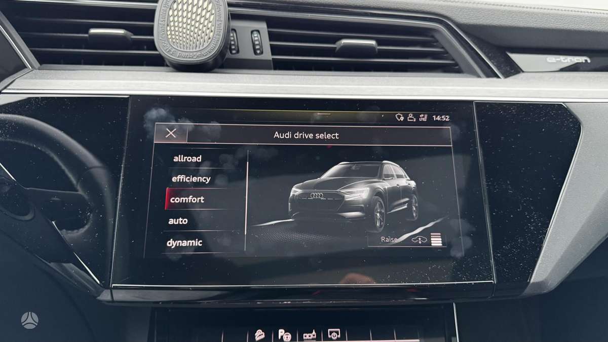 Audi e-tron, 95 kWh, off-road / crossover