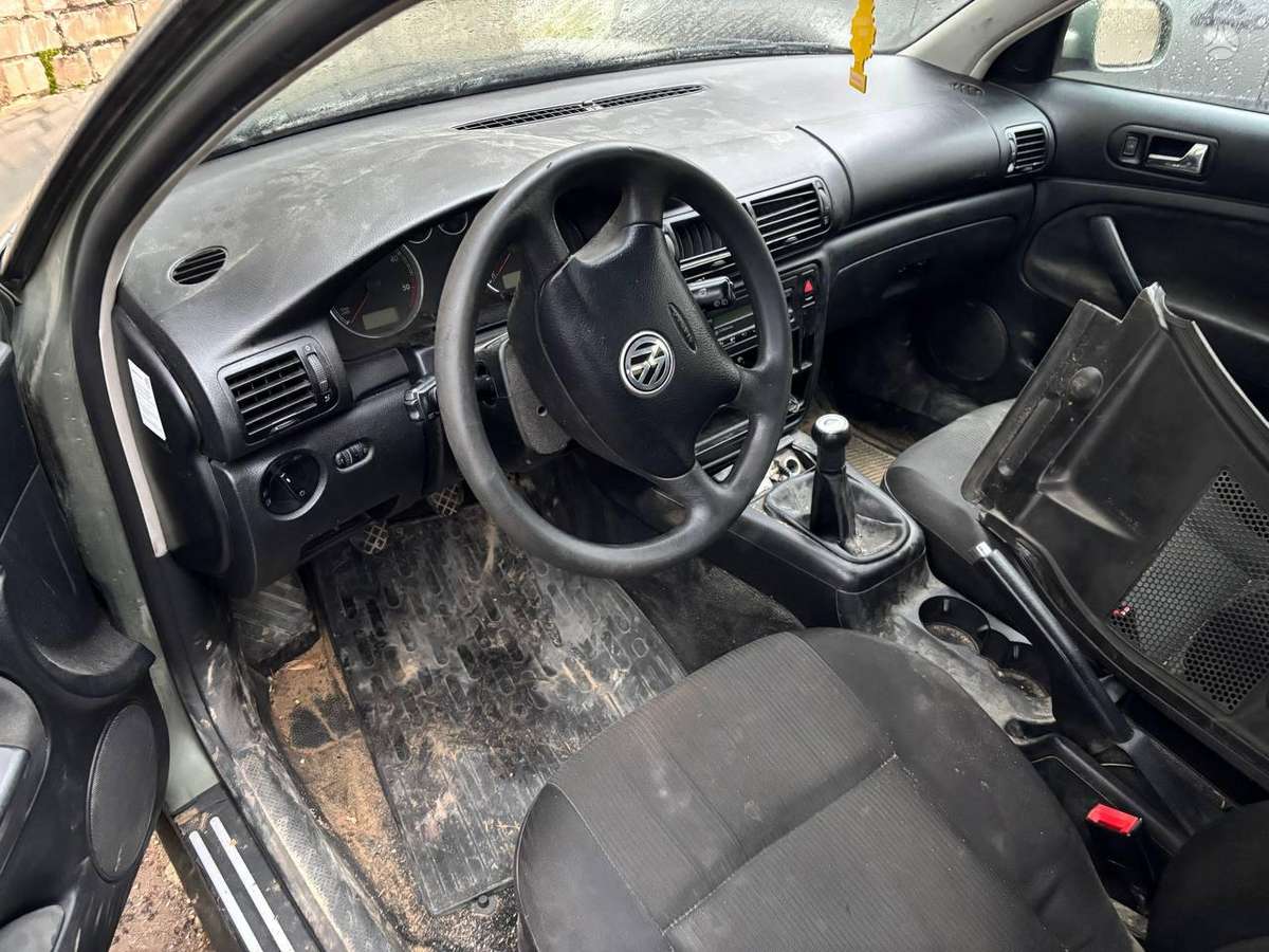 Volkswagen Passat for parts