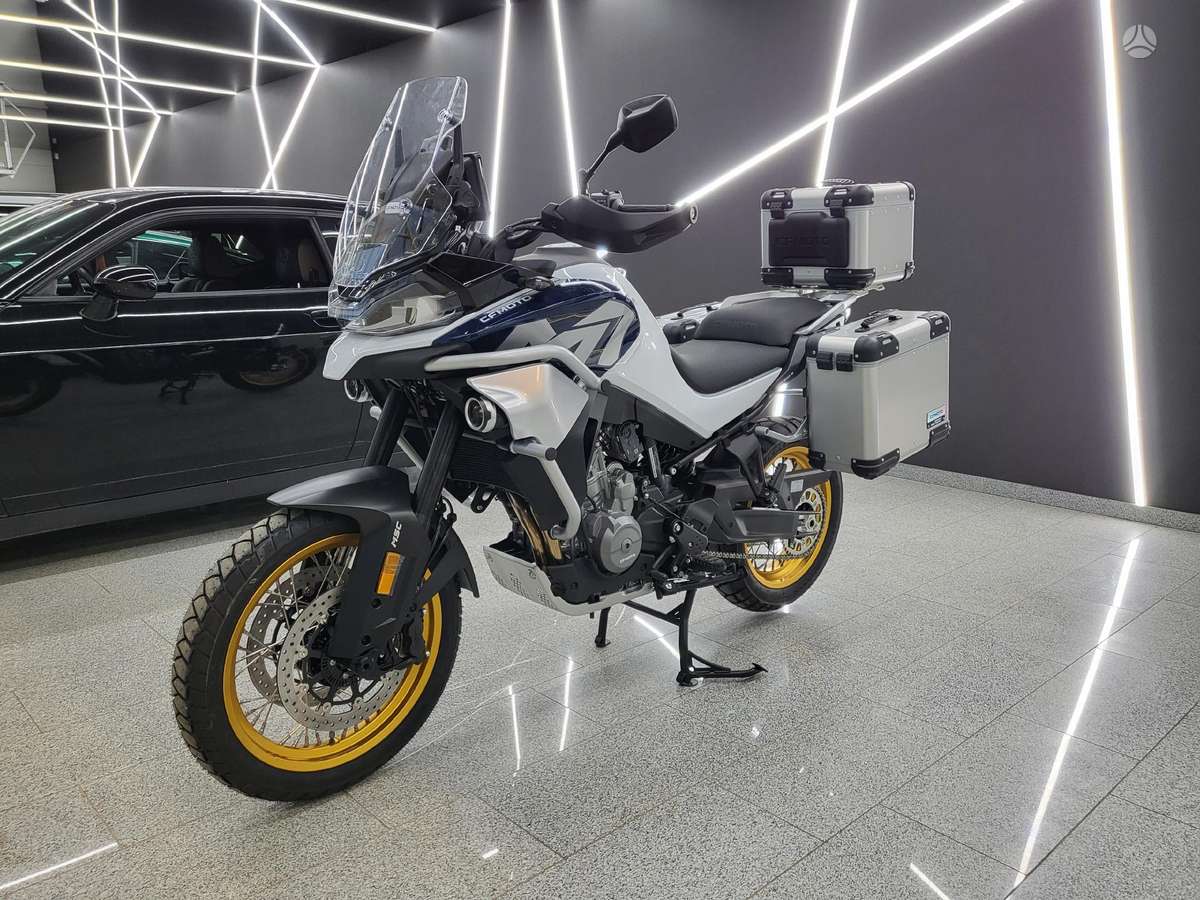 CFMOTO 800 Explore 799cc, touring / sport touring