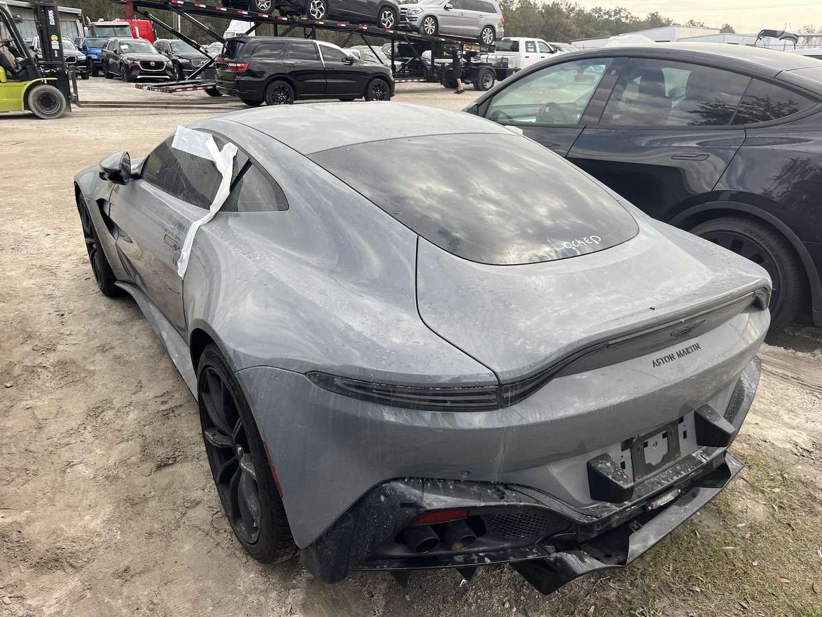 Aston Martin Vantage