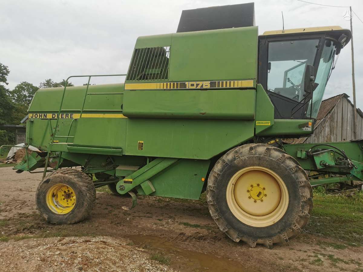 John Deere 1075, kombaini
