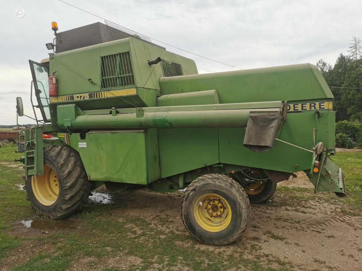 John Deere 1075, kombaini