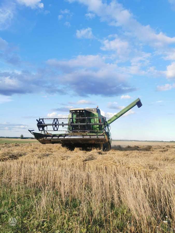 John Deere 1075, kombaini