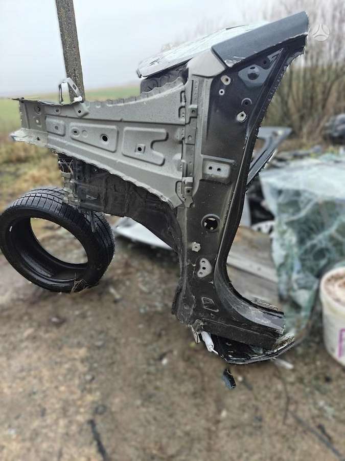 Toyota Sienna kėbulo dalys