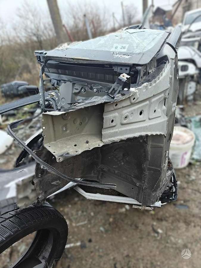 Toyota Sienna kėbulo dalys