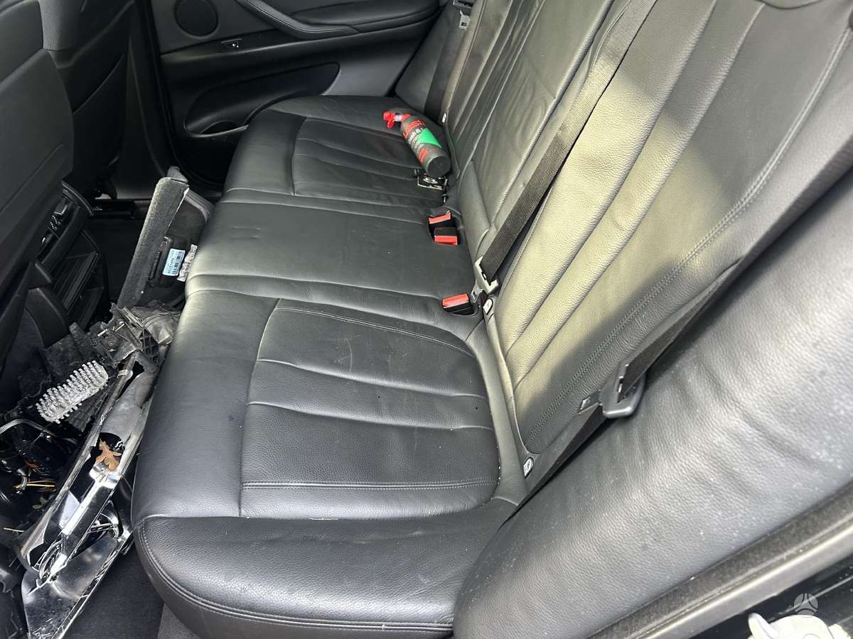 BMW X5 El kablys dalis pristatome