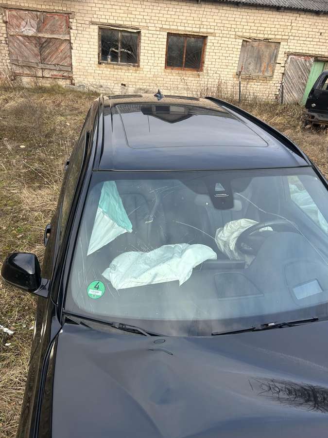 BMW X5 El kablys dalis pristatome