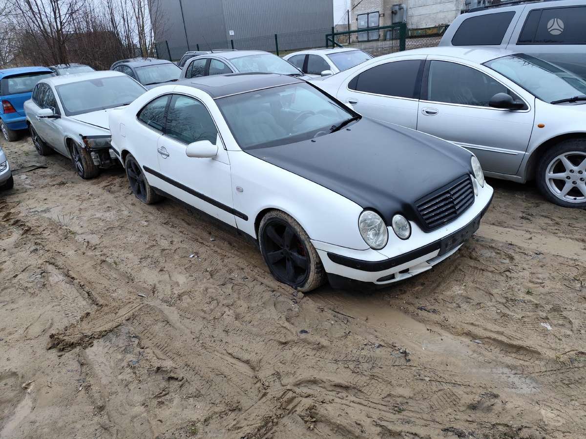 Mercedes-Benz CLK200 dalimis