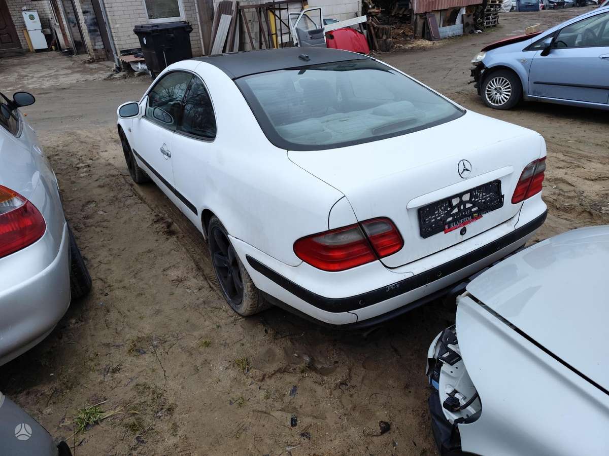 Mercedes-Benz CLK200 dalimis