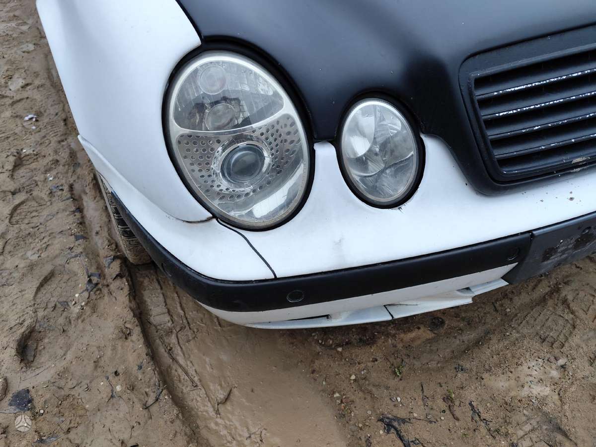 Mercedes-Benz CLK200 по частям