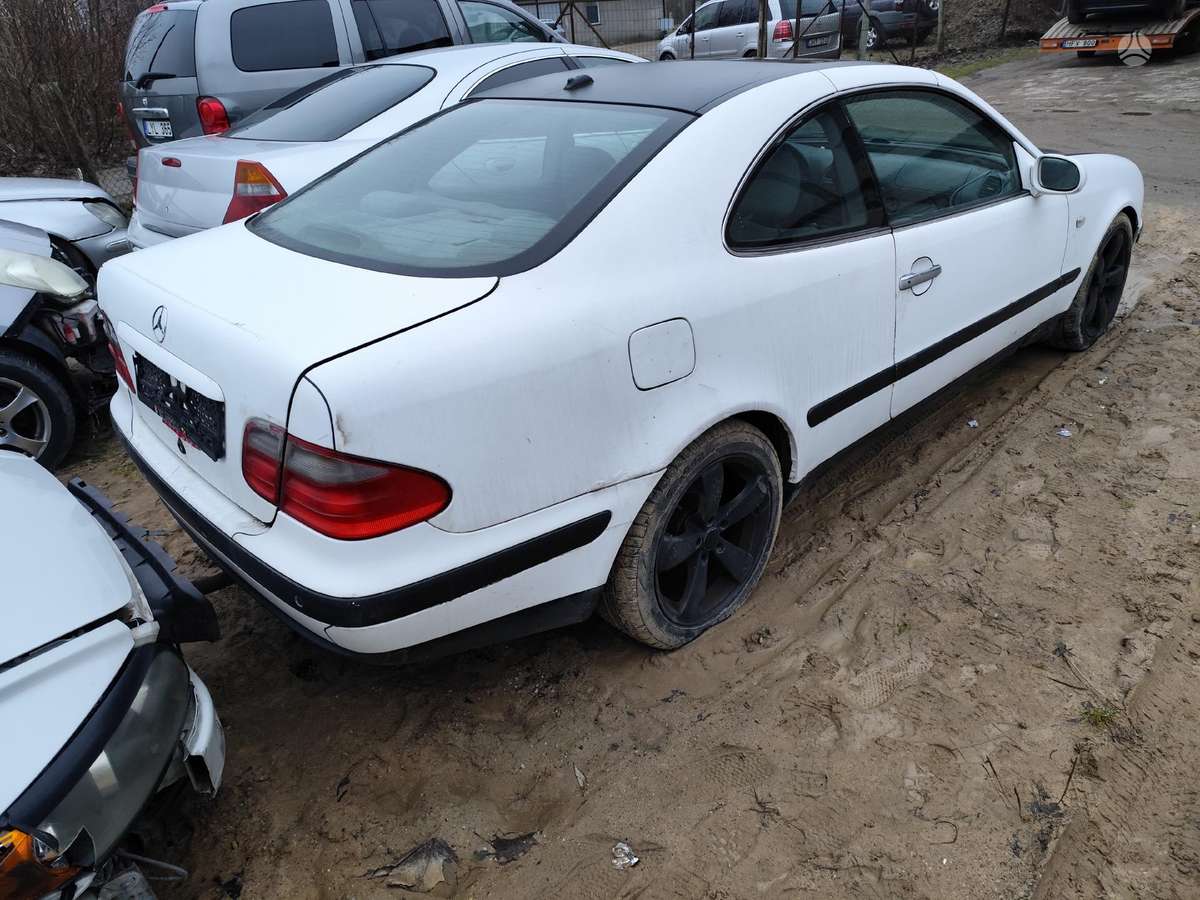 Mercedes-Benz CLK200 по частям