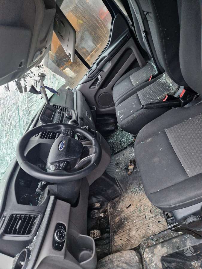 Ford Transit Custom по частям. 70000 km rida