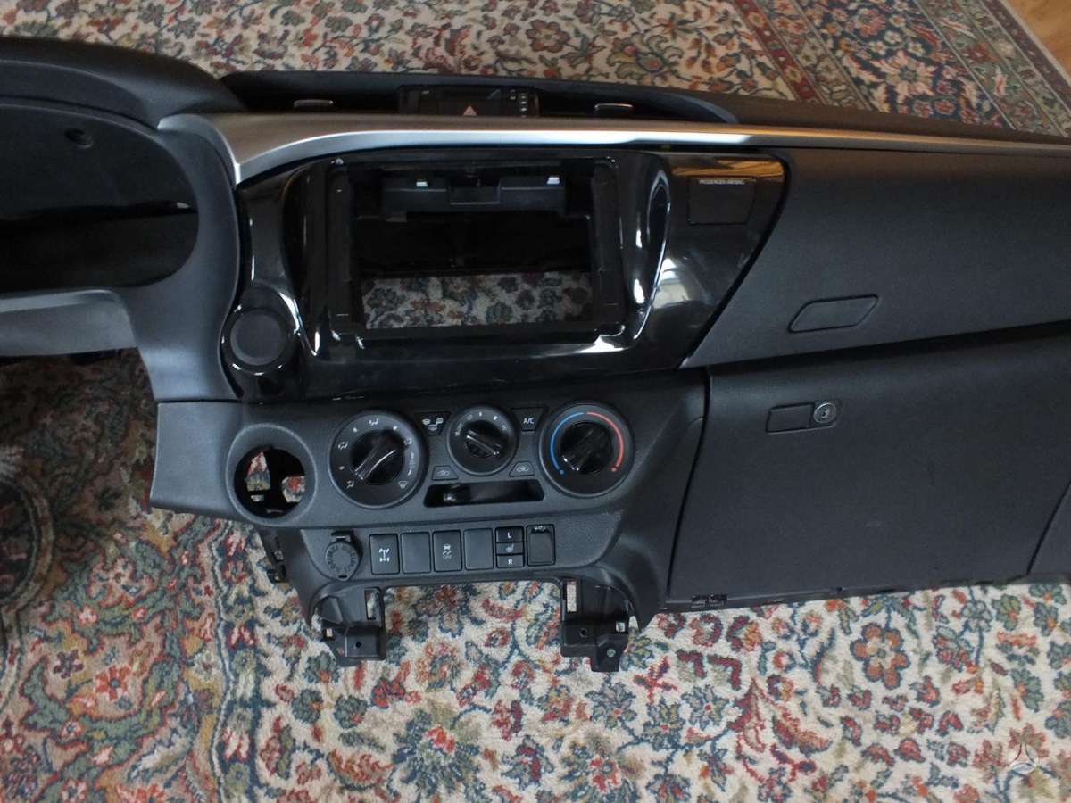 Toyota Hilux panelė