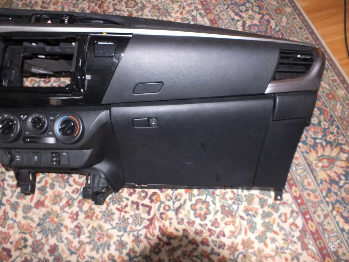 Toyota Hilux panelė