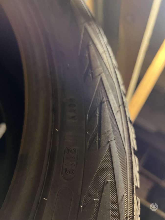Nokian, universalios 275/45 R21