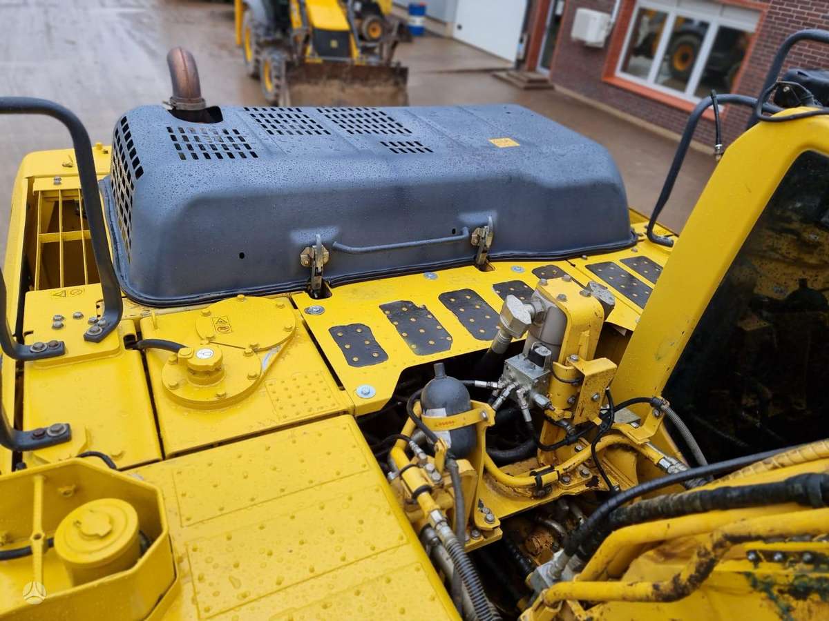 Komatsu PC240 LC-10, ekskavatori