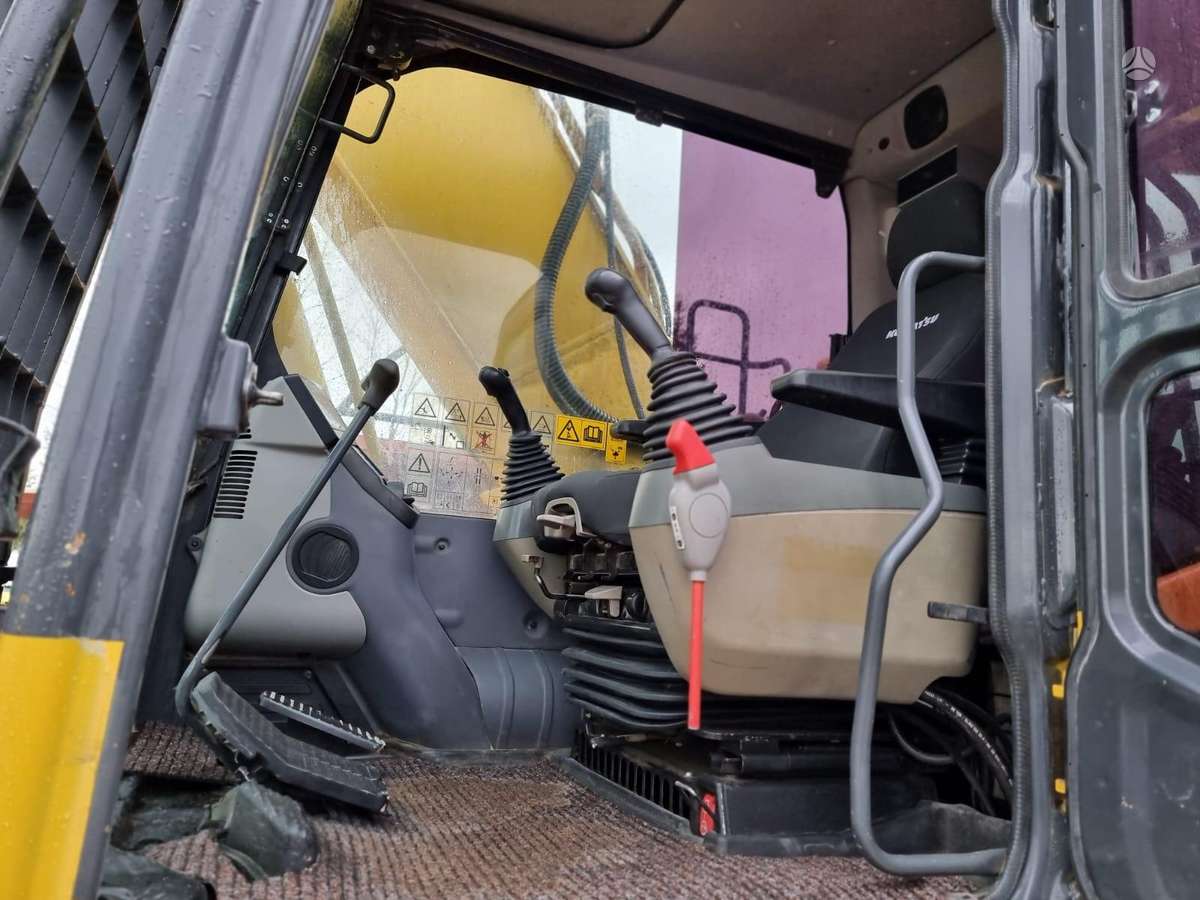 Komatsu PC240 LC-10, экскаваторы